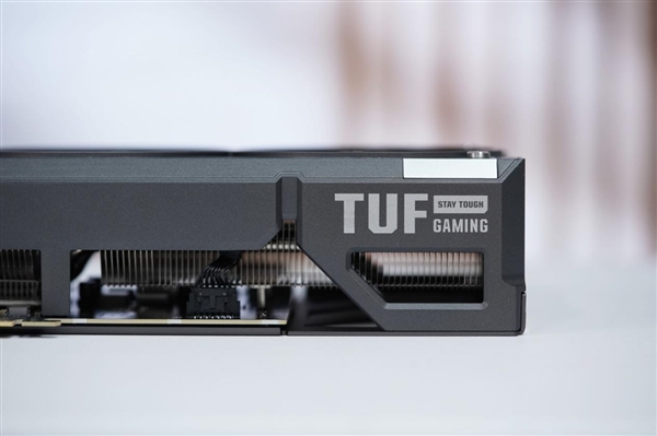 硬派电竞风！华硕RTX 5060 Ti TUF GAMING显卡图赏