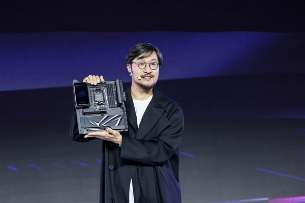 华硕三大重磅主板齐发：ROG姬、初音未来赛若天仙