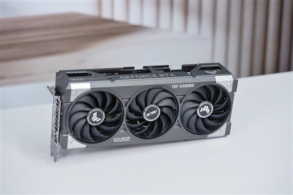 硬派电竞风！华硕RTX 5060 Ti TUF GAMING显卡图赏