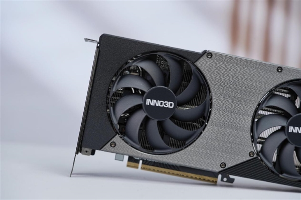 小巧双槽！映众RTX 5060 Ti曜夜16GB显卡图赏