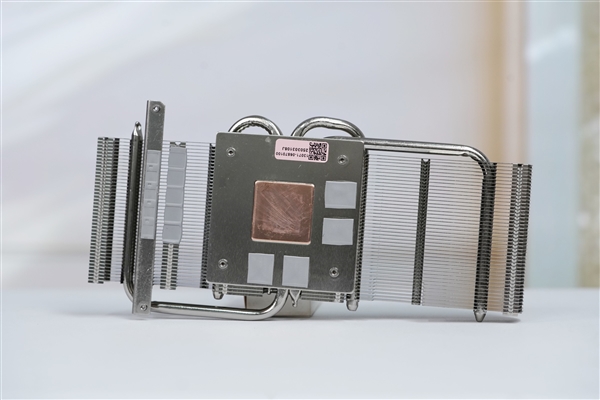 小巧双拼色！华硕RTX 5060 Ti DUAL OC 8GB显卡图赏