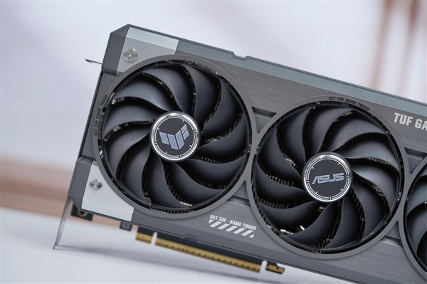 硬派电竞风！华硕RTX 5060 Ti TUF GAMING显卡图赏