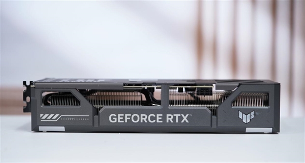 硬派电竞风！华硕RTX 5060 Ti TUF GAMING显卡图赏