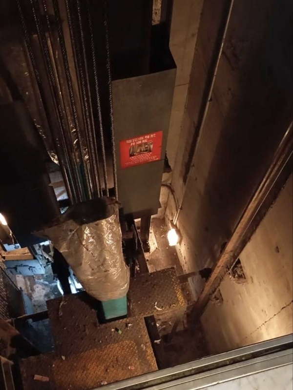 究极耐摔！小米13从33楼掉到电梯井竟奇迹生还：触屏都还能用