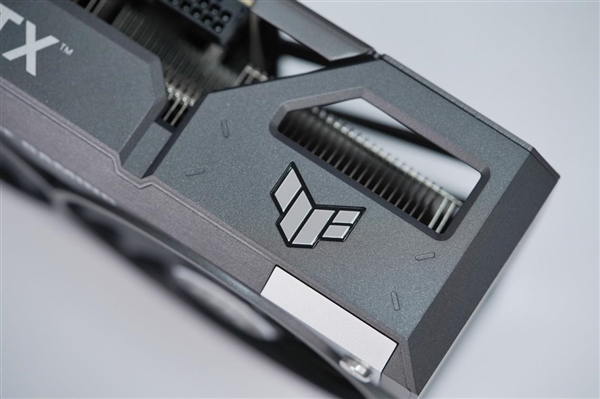 硬派电竞风！华硕RTX 5060 Ti TUF GAMING显卡图赏