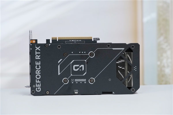 小巧双拼色！华硕RTX 5060 Ti DUAL OC 8GB显卡图赏