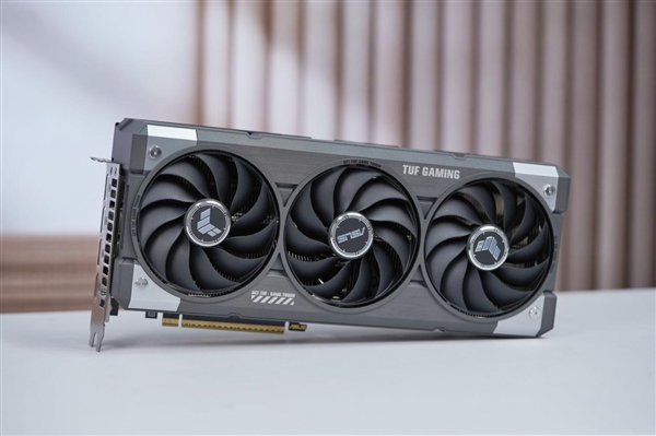 硬派电竞风！华硕RTX 5060 Ti TUF GAMING显卡图赏