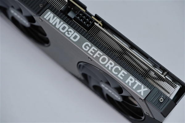 小巧双槽！映众RTX 5060 Ti曜夜16GB显卡图赏