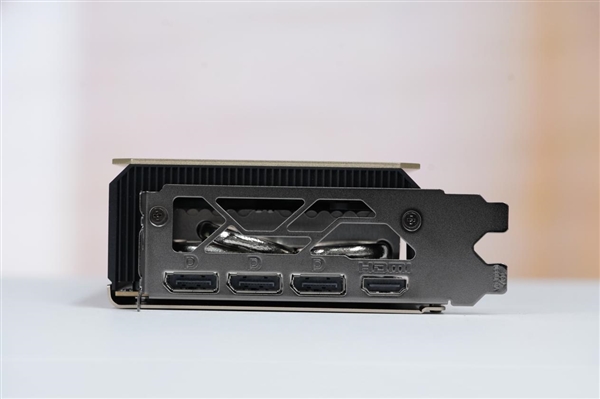 精致香槟金！微星RTX 5060 Ti 16GB硬派师显卡图赏