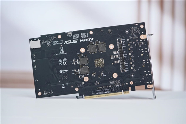 硬派电竞风！华硕RTX 5060 Ti TUF GAMING显卡图赏