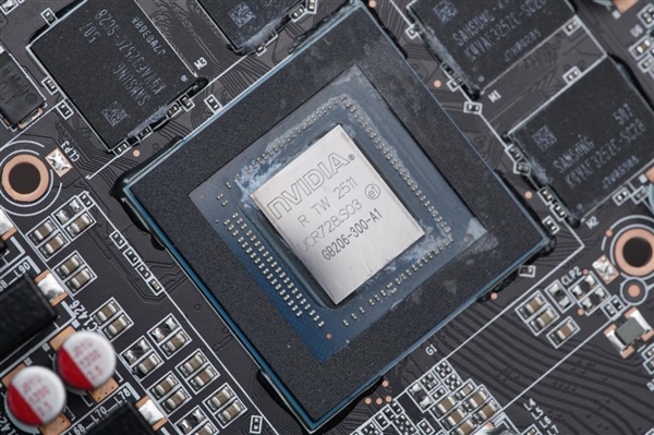 温润如玉！索泰RTX 5060 Ti 8GB月白显卡图赏