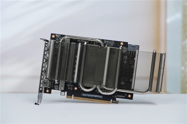 小巧双拼色！华硕RTX 5060 Ti DUAL OC 8GB显卡图赏