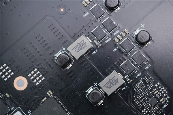 硬派电竞风！华硕RTX 5060 Ti TUF GAMING显卡图赏