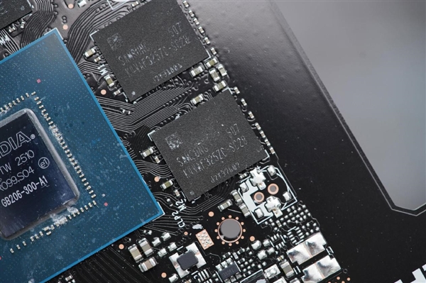 小巧双槽！映众RTX 5060 Ti曜夜16GB显卡图赏