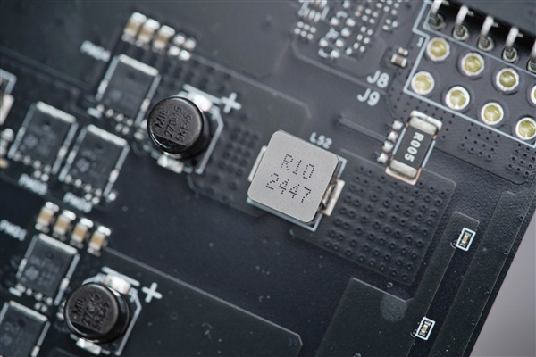 硬派电竞风！华硕RTX 5060 Ti TUF GAMING显卡图赏