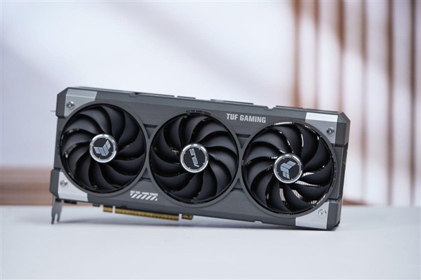 硬派电竞风！华硕RTX 5060 Ti TUF GAMING显卡图赏