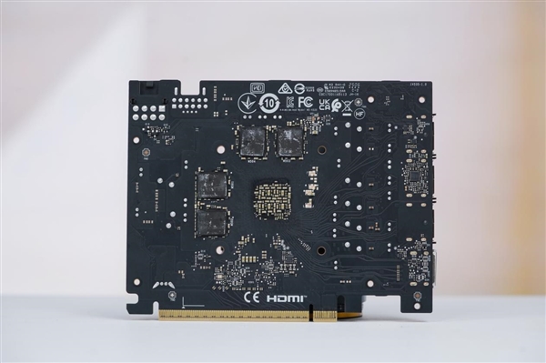 精致香槟金！微星RTX 5060 Ti 16GB硬派师显卡图赏