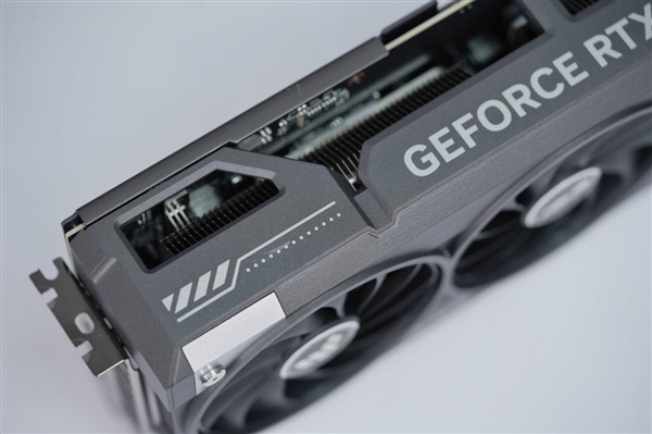 硬派电竞风！华硕RTX 5060 Ti TUF GAMING显卡图赏