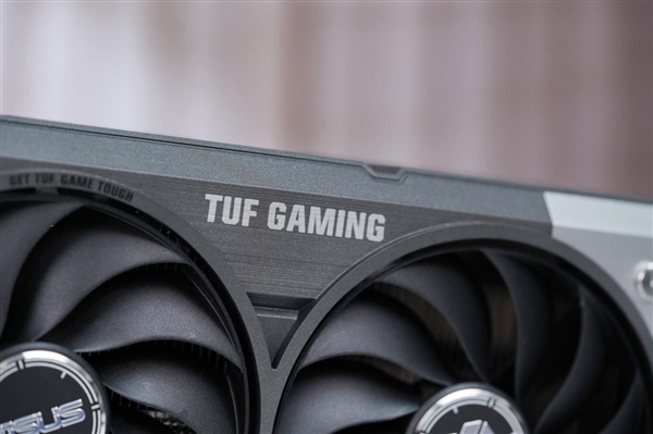 硬派电竞风！华硕RTX 5060 Ti TUF GAMING显卡图赏