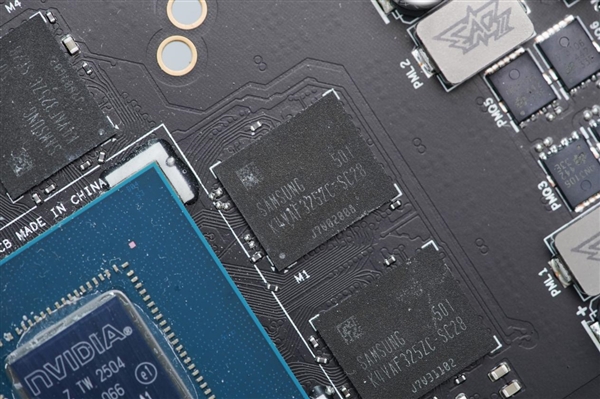 小巧双拼色！华硕RTX 5060 Ti DUAL OC 8GB显卡图赏