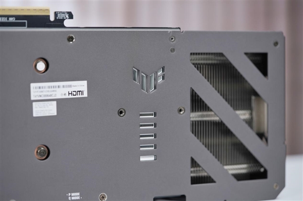 硬派电竞风！华硕RTX 5060 Ti TUF GAMING显卡图赏