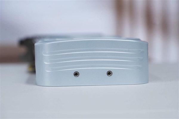 温润如玉！索泰RTX 5060 Ti 8GB月白显卡图赏