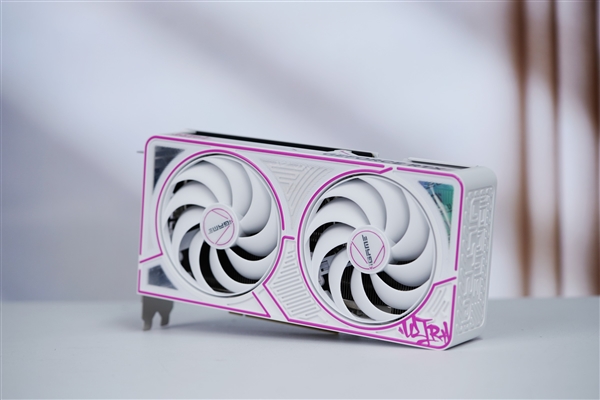 七彩虹iGame RTX 5060 Ti Ultra W DUO 16GB OC显卡图赏