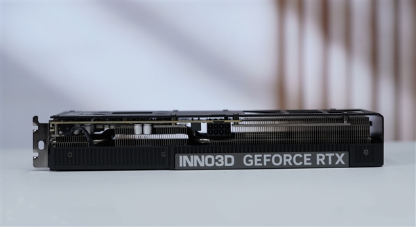 小巧双槽！映众RTX 5060 Ti曜夜16GB显卡图赏