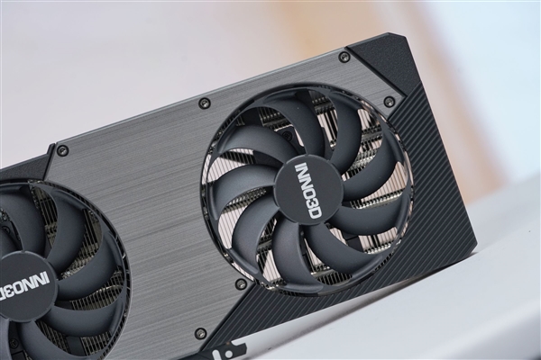 拉丝工艺精致典雅！映众RTX 5060 Ti曜夜8GB显卡图赏