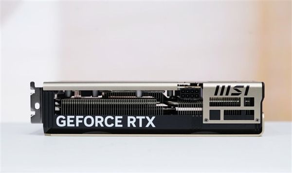 精致香槟金！微星RTX 5060 Ti 16GB硬派师显卡图赏