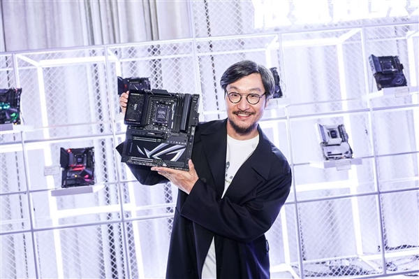 华硕三大重磅主板齐发：ROG姬、初音未来赛若天仙