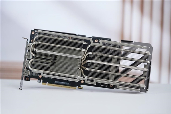 硬派电竞风！华硕RTX 5060 Ti TUF GAMING显卡图赏