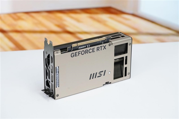 精致香槟金！微星RTX 5060 Ti 16GB硬派师显卡图赏
