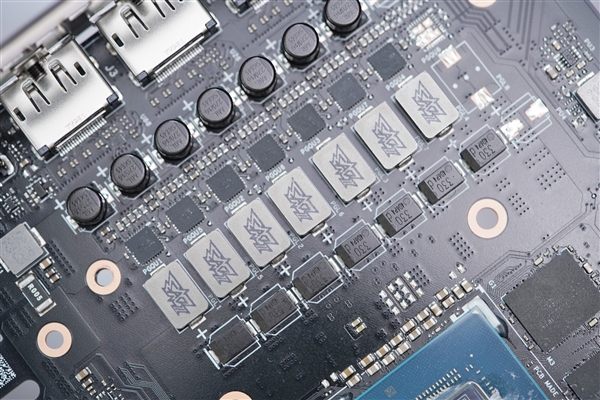 硬派电竞风！华硕RTX 5060 Ti TUF GAMING显卡图赏