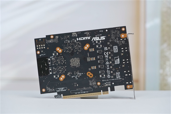 小巧双拼色！华硕RTX 5060 Ti DUAL OC 8GB显卡图赏