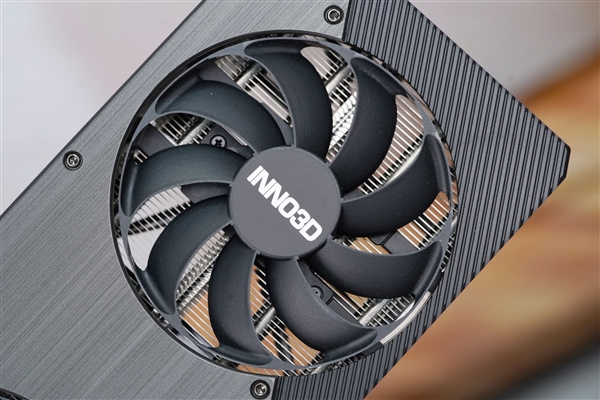 拉丝工艺精致典雅！映众RTX 5060 Ti曜夜8GB显卡图赏