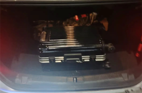 女子不上车 只让运送一只行李箱 网约车司机果断报警