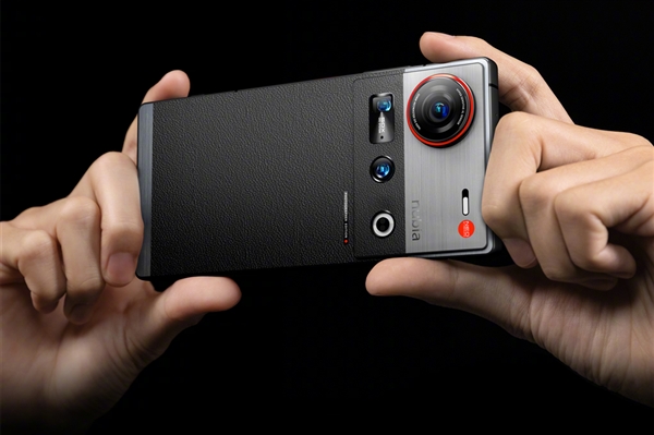 最有诚意的Ultra！努比亚Z70S Ultra摄影师版外观公布：真全面屏形态 同档罕见