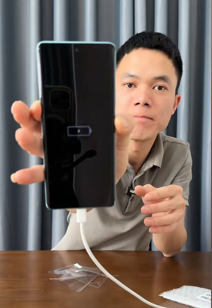 直播间100元的手机为何如此便宜 拆开后大吃一惊