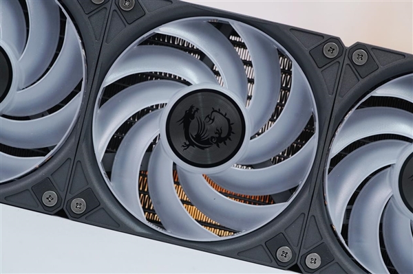 微星CORELIQUID A15 360一体式水冷散热器图赏