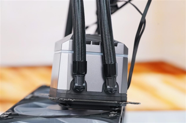 微星CORELIQUID A15 360一体式水冷散热器图赏