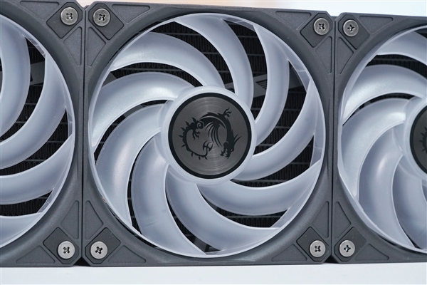 微星CORELIQUID A15 360一体式水冷散热器图赏