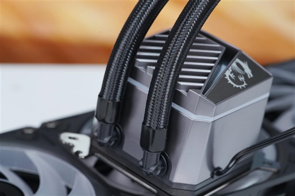 微星CORELIQUID A15 360一体式水冷散热器图赏