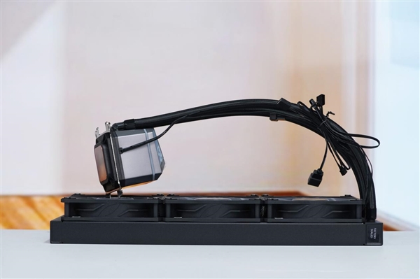 微星CORELIQUID A15 360一体式水冷散热器图赏