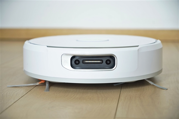 履带式拖布清洁无死角！云鲸逍遥002扫地机图赏