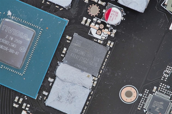 巧妙滑块设计！技嘉RTX 5060 Ti GAMING OC 16GB魔鹰图赏