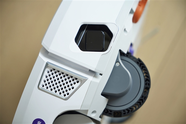 履带式拖布清洁无死角！云鲸逍遥002扫地机图赏