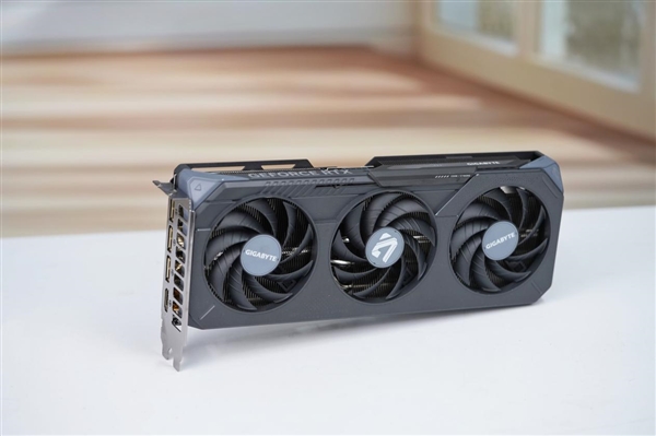 巧妙滑块设计！技嘉RTX 5060 Ti GAMING OC 16GB魔鹰图赏