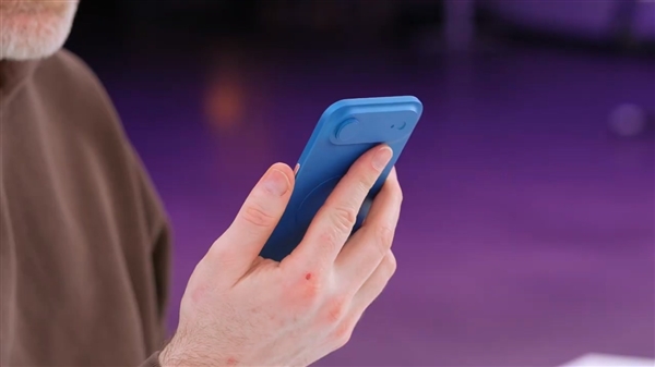 5.5mm苹果史上最薄手机！iPhone 17 Air机模上手对比