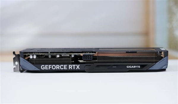 巧妙滑块设计！技嘉RTX 5060 Ti GAMING OC 16GB魔鹰图赏